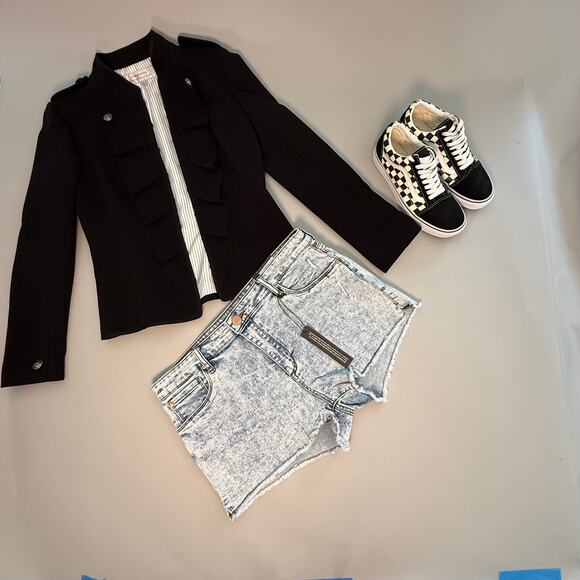 Tahari Jackets & Blazers - Tahari Black Blazer with Pinstripe Lining